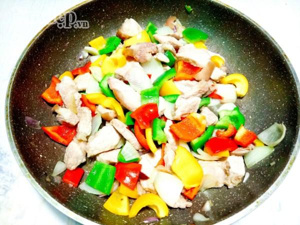 Biến tấu ớt chuông xào thịt nạc giòn thơm, ăn với cơm hay bún đều tuyệt-5