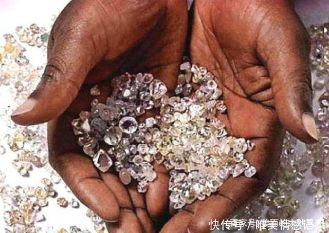 Có một nơi ở châu Phi kim cương bán rẻ bèo nhưng khách du lịch chẳng thèm mua-4