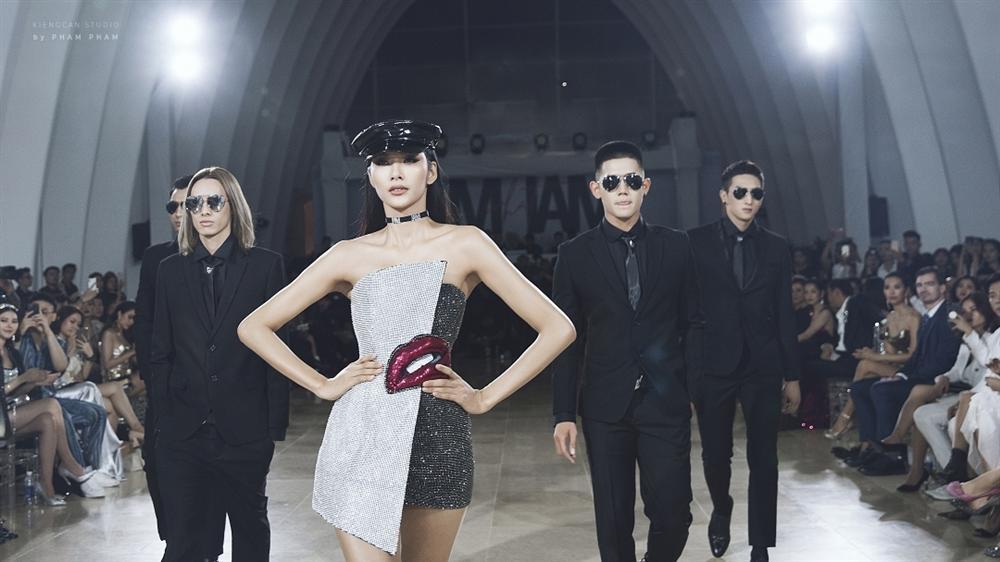 Thêm 1 thiết kế đầm quốc dân được Bích Phương - Hoàng Thùy - Diễm My 9X chặt chém không khoan nhượng-7