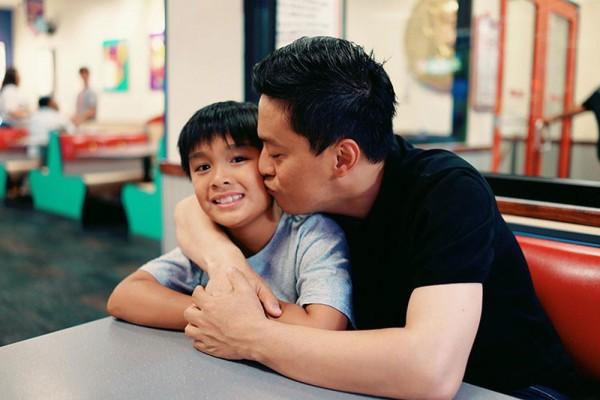 Mặc thiên hạ đồn sắp ly hôn, Lam Trường tiết lộ bà xã Yến Phương rất yêu chiều con chồng-4