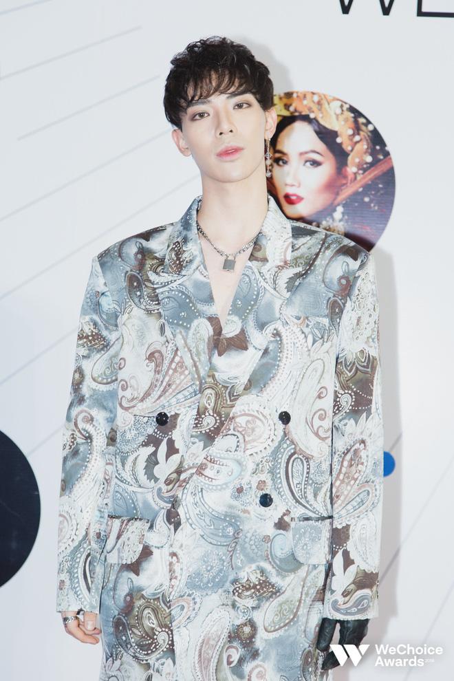 SAO MAKE OVER: Hải Triều và BB Trần giả gái xuất sắc - Erik lăng xê mốt đánh son môi xí muội-1