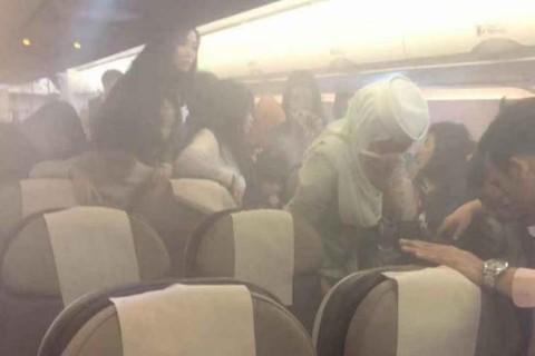 Hành khách hoảng loạn vì sạc dự phòng phát nổ trên máy bay-1