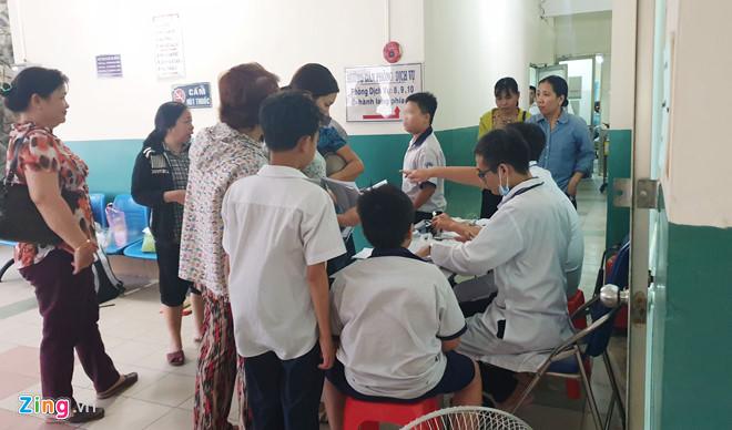 Nhiều học sinh nhập viện cấp cứu sau khi uống trà sữa ở Sài Gòn-1