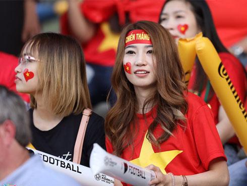 Chẳng phải trai xinh gái đẹp, đây mới là gương mặt chiếm sóng mạng xã hội khi tuyển Việt Nam thua Iraq-3