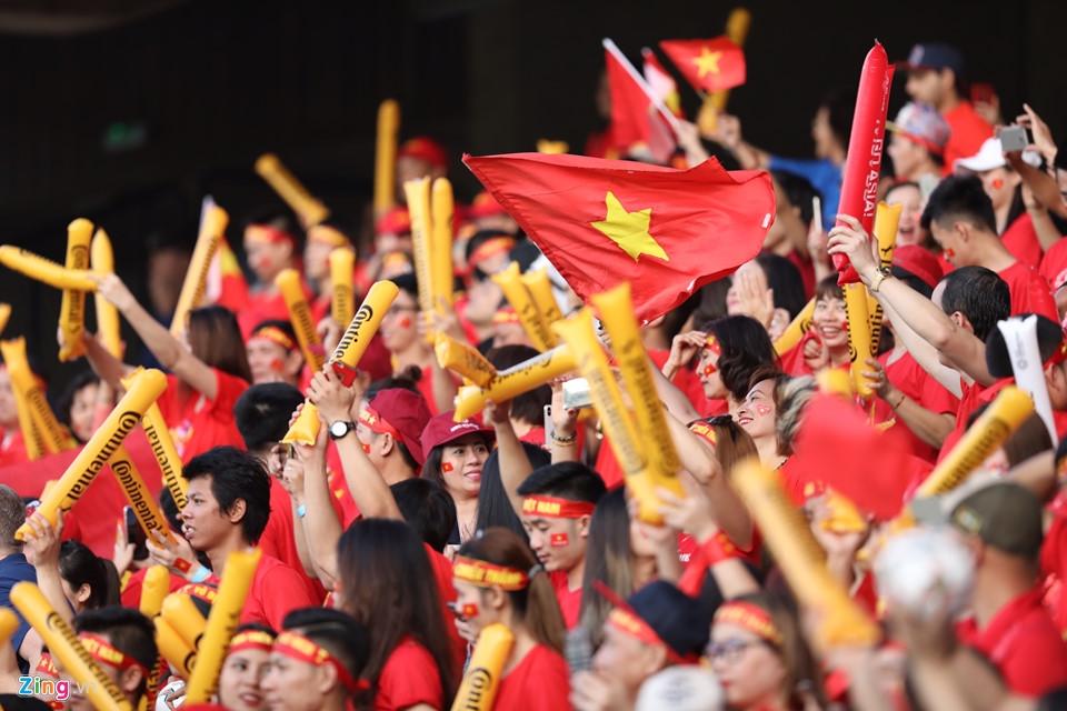 Chẳng phải trai xinh gái đẹp, đây mới là gương mặt chiếm sóng mạng xã hội khi tuyển Việt Nam thua Iraq-2