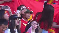 Chẳng phải trai xinh gái đẹp, đây mới là gương mặt chiếm sóng mạng xã hội khi tuyển Việt Nam thua Iraq