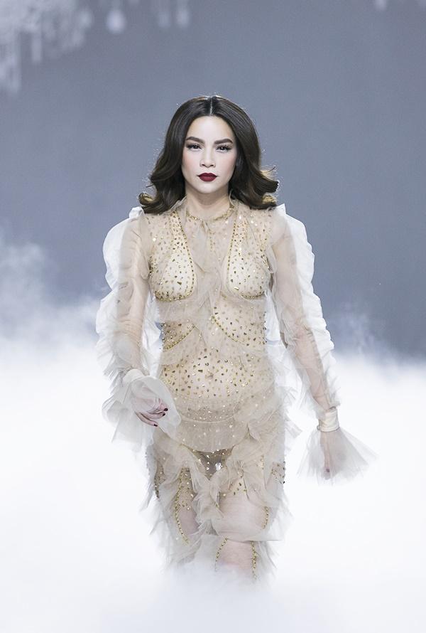 Không phải Mai Phương Thúy, Hà Hồ - Angela Phương Trinh mới là nữ hoàng mặc đồ nude mà ngỡ như khỏa thân-9