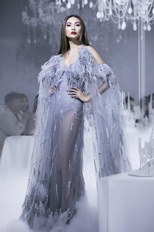 Sau 5 năm vắng bóng, Mai Phương Thuý công phá sàn catwalk-8