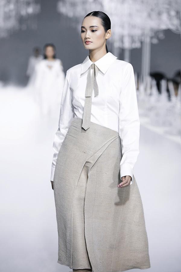 Sau 5 năm vắng bóng, Mai Phương Thuý công phá sàn catwalk-12