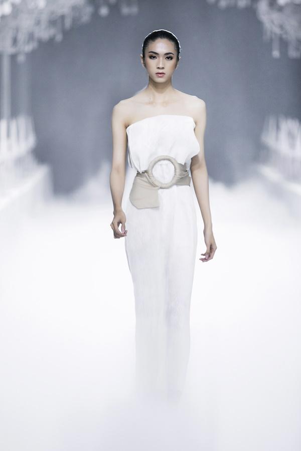 Sau 5 năm vắng bóng, Mai Phương Thuý công phá sàn catwalk-15