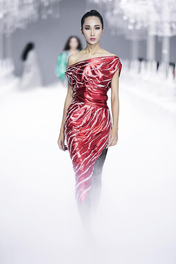 Sau 5 năm vắng bóng, Mai Phương Thuý công phá sàn catwalk-21