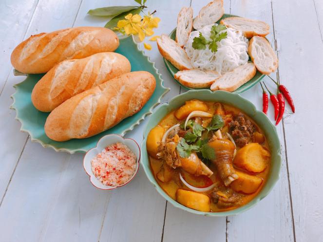 Bí quyết nấu cà ri bò chấm bánh mì đậm đà, cả nhà khen ngon-1