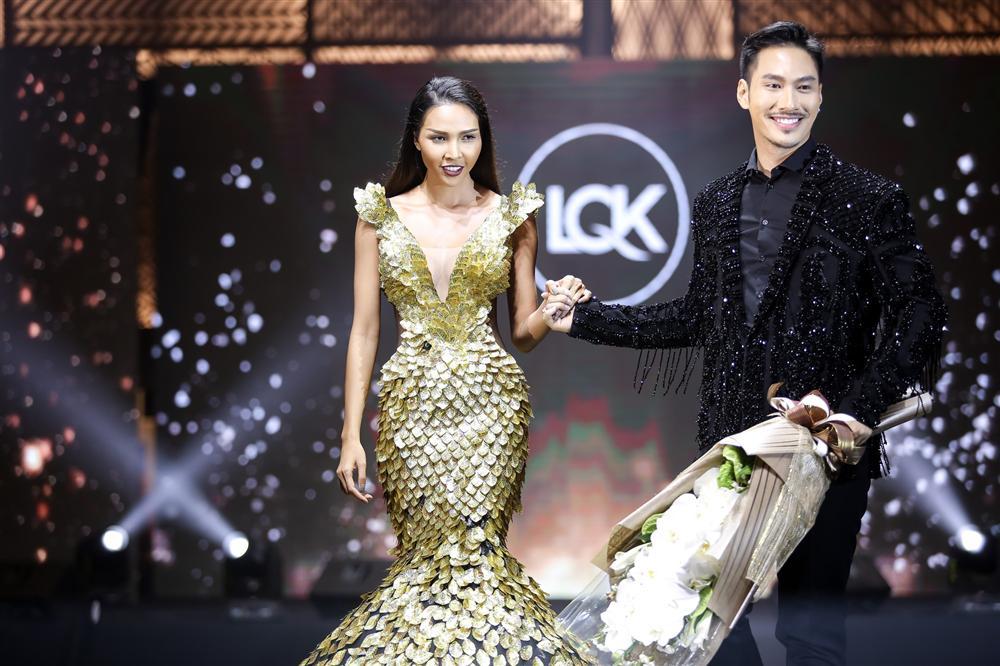 Lý Quí Khánh lên tiếng khi bị tố gài bà hoàng thời trang Singapore mặc váy cũ của Hồ Ngọc Hà-4