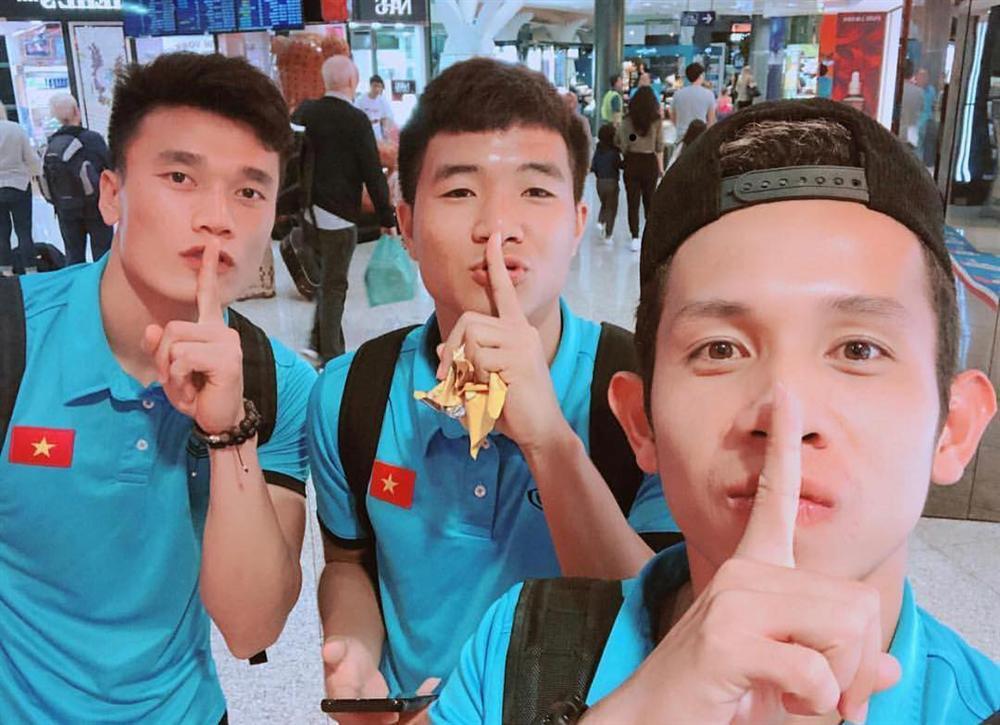 Đá bóng giỏi đã là gì, tuyển Việt Nam còn đu trend nhanh như chớp giúp loạt trào lưu năm 2018 có cơ hội vụt sáng-6