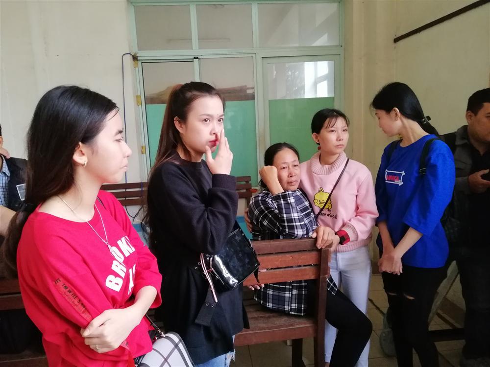 Vụ xe khách rơi khỏi đèo Hải Vân: Đưa nữ sinh xấu số về quê nhà-2