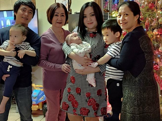 Bé Xuân Mai ở Mỹ: Từ phụ quán phở, bán điện thoại mưu sinh đến bà mẹ 3 con ở tuổi 23-18