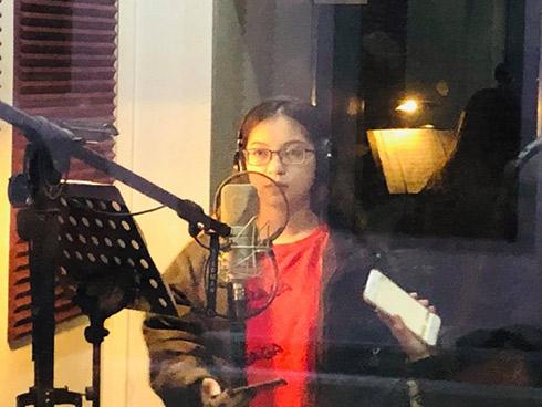 Tận dụng sức hút bạn trai đang tham dự Asian Cup 2019, người yêu Quang Hải chơi lớn khi đầu tư tiền làm MV nhạc