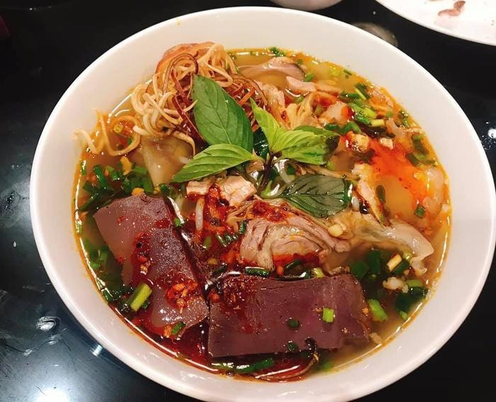 Bữa tối chán cơm thì đổi món với bún bò Huế chuẩn vị thơm nức-1