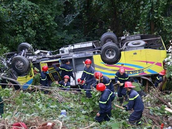 Thừa Thiên-Huế: Nguyên nhân bất ngờ vụ xe khách lao vực trên đèo Hải Vân