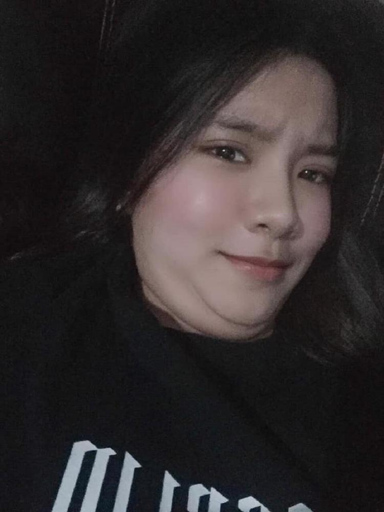 Khoe cằm V-line xưa rồi, bây giờ khoe ảnh cằm nọng mới là hot trend của giới trẻ-2