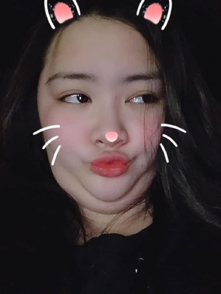 Khoe cằm V-line xưa rồi, bây giờ khoe ảnh cằm nọng mới là hot trend của giới trẻ-4