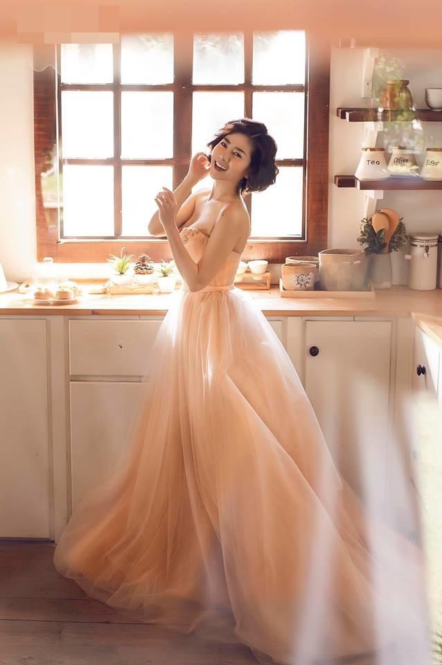 Phùng Ngọc Huy phản ứng bất ngờ khi tình cũ Mai Phương diện đầm khoe vòng 1 gợi cảm-2