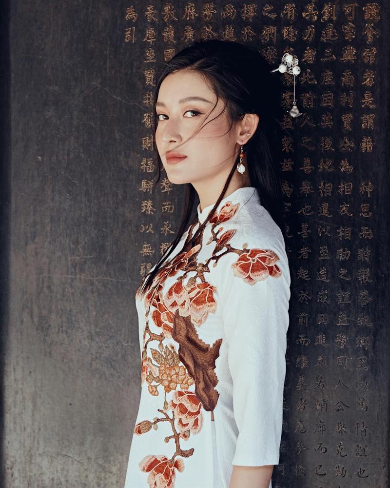 Tăng Thanh Hà khoe nụ cười vàng mười lái xe khám phá thiên nhiên-4