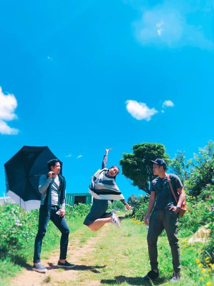 Tăng Thanh Hà khoe nụ cười vàng mười lái xe khám phá thiên nhiên-5