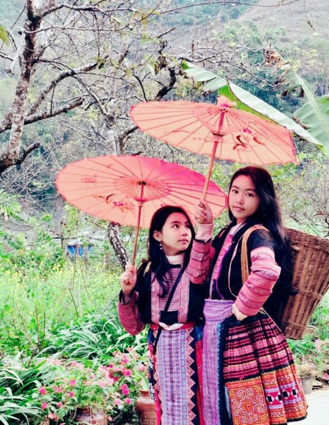 Khoe ảnh cả gia đình du lịch Mộc Châu, 2 con gái Quyền Linh được người xem tấm tắc thần thái như hoa hậu-5
