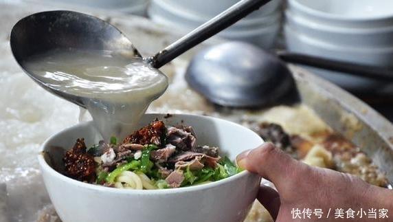 Quán mì bán được hơn 1.000 bát mỗi ngày nhờ vào thứ gia vị quán nào cũng có-1