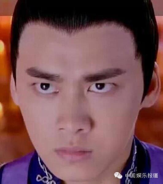 Dù rất điển trai nhưng gương mặt Lý Dịch Phong lại có nhược điểm này-2