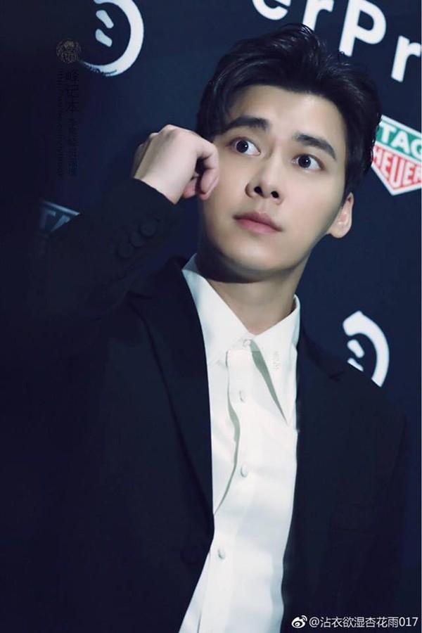 Dù rất điển trai nhưng gương mặt Lý Dịch Phong lại có nhược điểm này-4