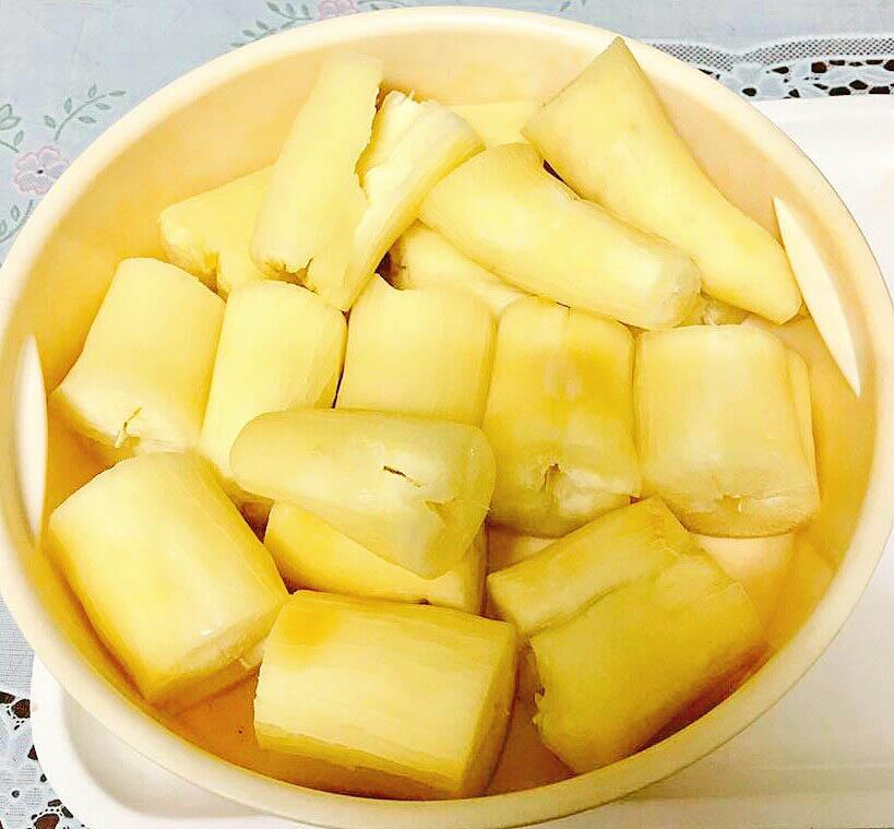 Tìm về tuổi thơ với xôi sắn chà bông nóng hổi giữa ngày nổi gió-1