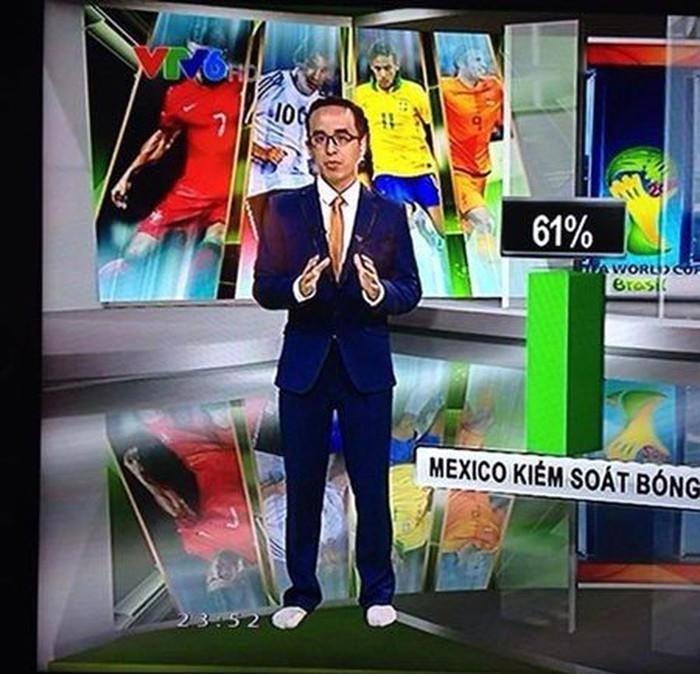 MC truyền hình mặc áo gây liên tưởng đến của quý-7