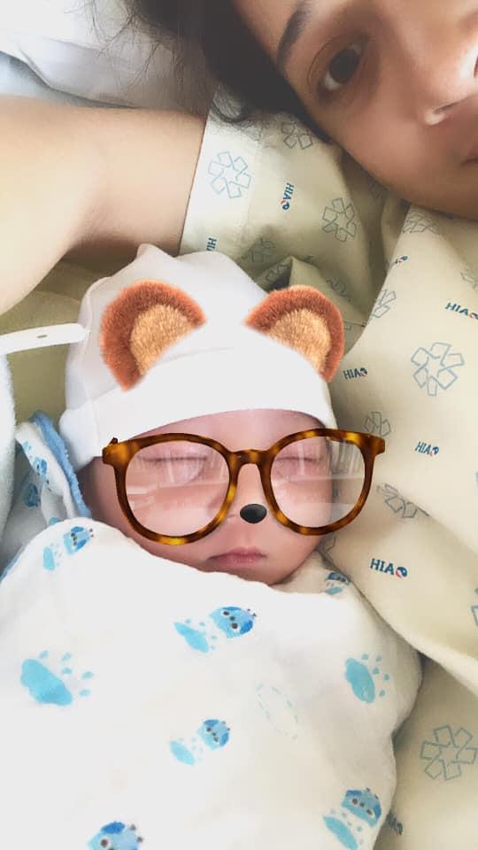 Clip hot về tình phụ tử: Em rể Nhã Phương đứng ngoài cửa phòng sinh khóc nức nở khi con trai chào đời-1