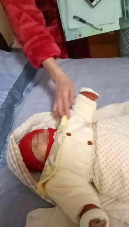 Mẹ hành hạ con sơ sinh rồi quay clip để dằn mặt chồng-2