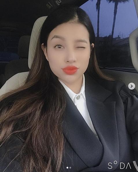 Phạm Hương khoe cận cảnh gương mặt tròn quay như muốn tràn màn hình giữa nghi án bầu bí-2