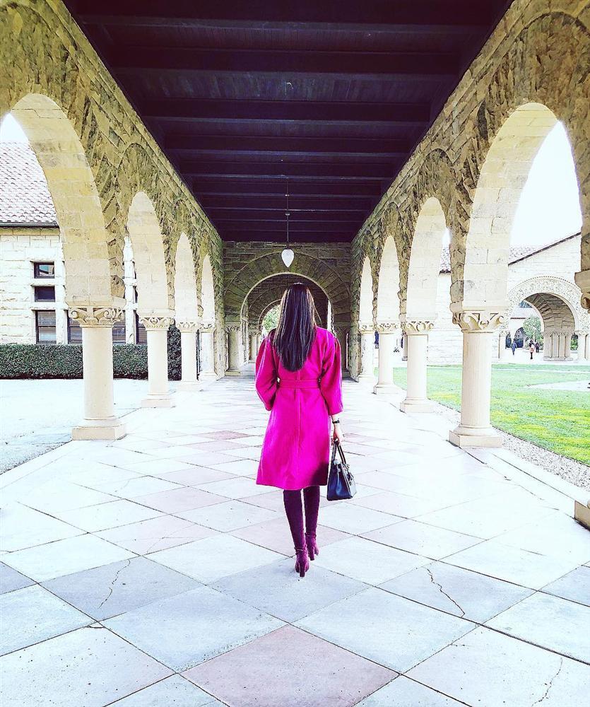 Phạm Hương khoe cận cảnh gương mặt tròn quay như muốn tràn màn hình giữa nghi án bầu bí-7