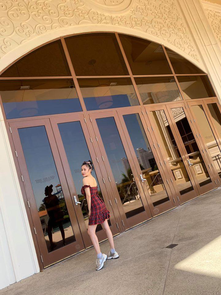 Hiếm hoi xuất hiện cùng nhau, Huyền Baby khiến ai cũng xuýt xoa trước khoảnh khắc an tọa trên đùi ông xã doanh nhân-9