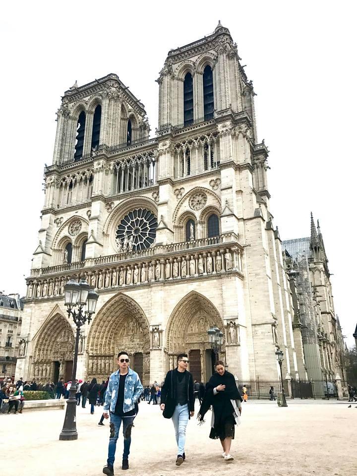 Hiếm hoi xuất hiện cùng nhau, Huyền Baby khiến ai cũng xuýt xoa trước khoảnh khắc an tọa trên đùi ông xã doanh nhân-4