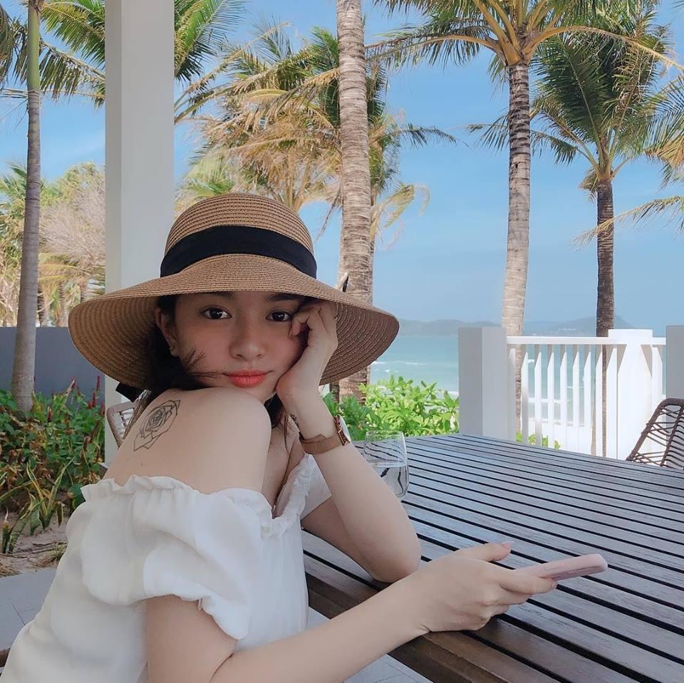 Hiếm hoi xuất hiện cùng nhau, Huyền Baby khiến ai cũng xuýt xoa trước khoảnh khắc an tọa trên đùi ông xã doanh nhân-5