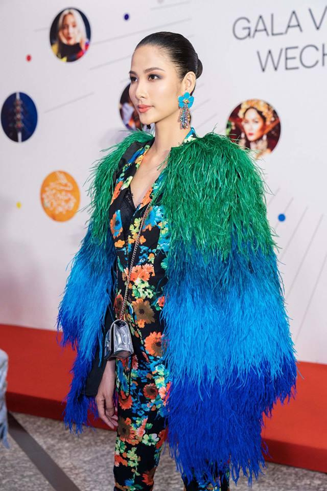 Khi 2 HLV The Face cùng nhau đụng hàng mẫu áo lông sặc sỡ: Hoàng Thùy hay Thanh Hằng sẽ chiếm phần hơn?-3