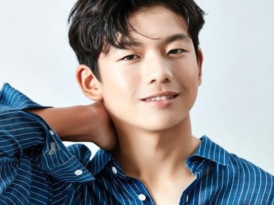 Hoàng tử Châu Á Lee Kwang Soo thích thú khi tình yêu của mình được so sánh với cặp đôi Song - Song-9