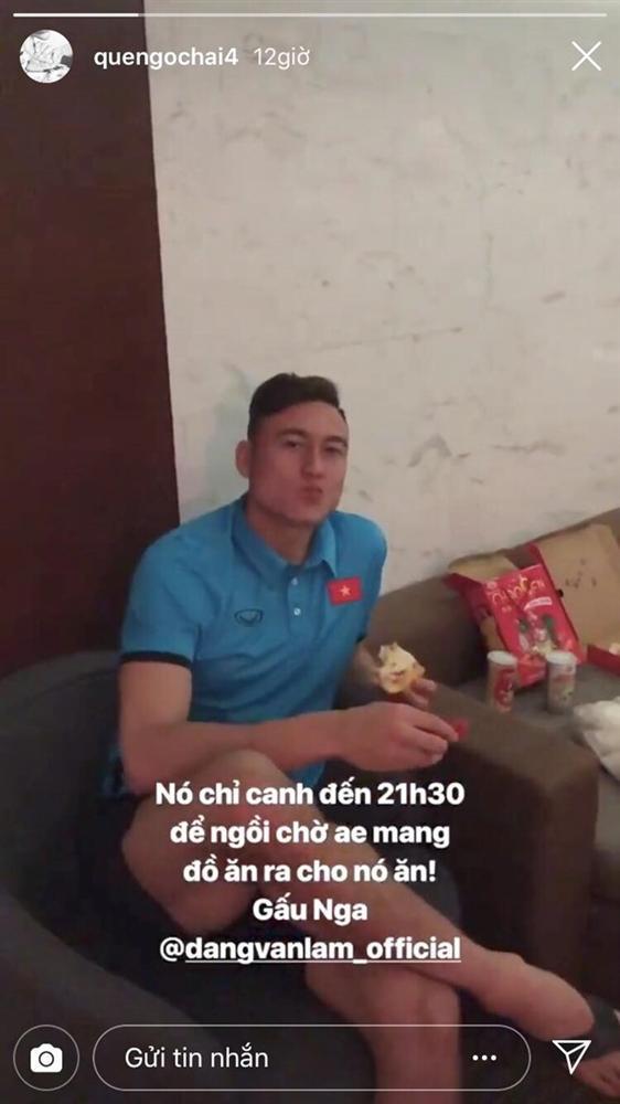 Văn Đức, Văn Hậu tậu hẳn siêu xe giống nhau, Lâm tây bị mắng yêu vì lén lút ăn pizza-4