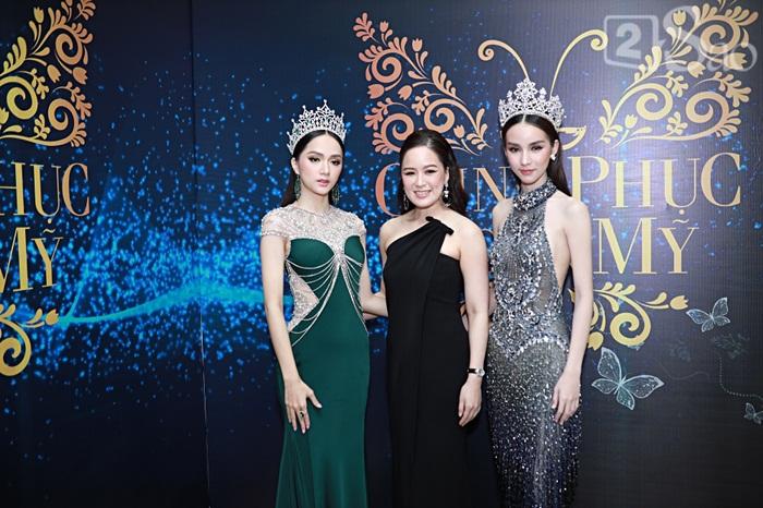 Đánh bật mọi mỹ nhân, thánh lố Dược sĩ Tiến gây sốc khi hóa thân thành vua Càn Long trên thảm đỏ-4