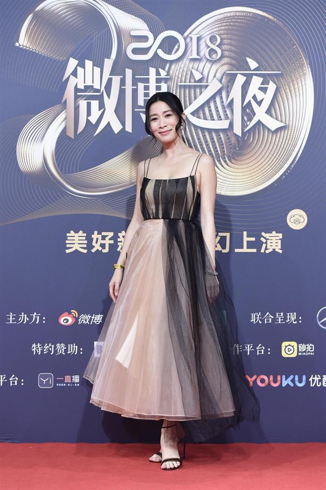 Hoàng hậu Tần Lam và Kế Hoàng hậu Xa Thi Mạn không ngại hở giữa thời tiết âm độ-4