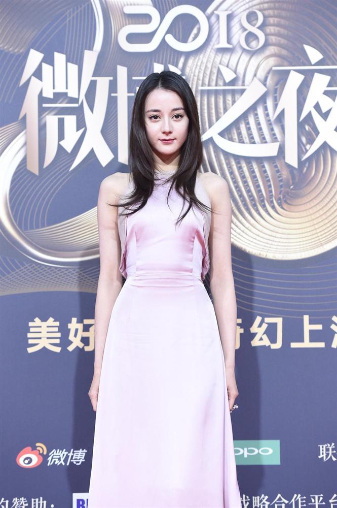 Hoàng hậu Tần Lam và Kế Hoàng hậu Xa Thi Mạn không ngại hở giữa thời tiết âm độ-6