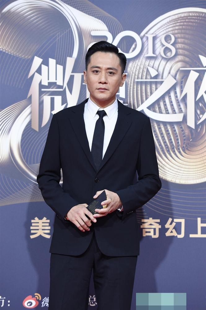 Hoàng hậu Tần Lam và Kế Hoàng hậu Xa Thi Mạn không ngại hở giữa thời tiết âm độ-8