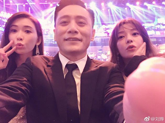 NGẠC NHIÊN CHƯA: Dàn sao hot nhất Cbiz thi nhau xin chụp ké với thánh biểu cảm Gavin Thomas-12