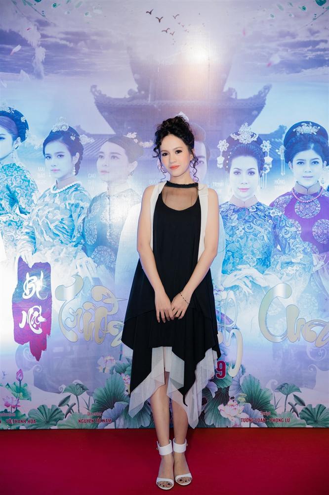 Cao Thái Hà diện váy xẻ cao quyến rũ ra mắt vai diễn trong web drama đầu tay-9